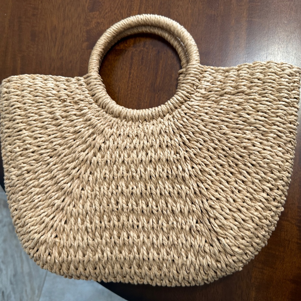 Adorable Wicker bag- gently used